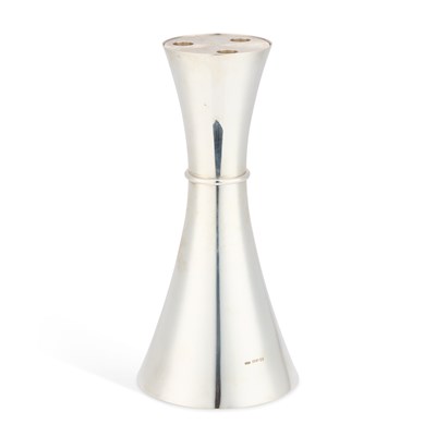 Lot 231 - SIMON BENNEY, A LARGE ELIZABETH II SILVER CANDLE HOLDER