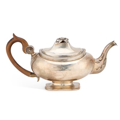 Lot 190 - A 19TH CENTURY DUTCH SILVER TEAPOT