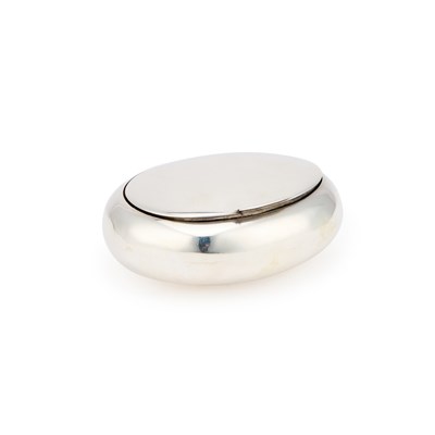 Lot 260 - AN EDWARDIAN SILVER SQUEEZE SNUFF BOX