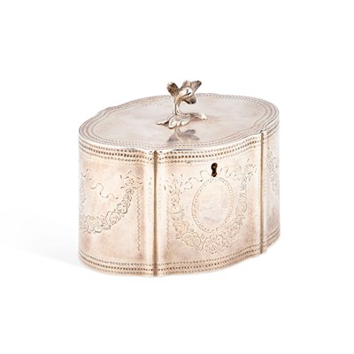 Lot 332 - A GEORGE III SILVER TEA CADDY
