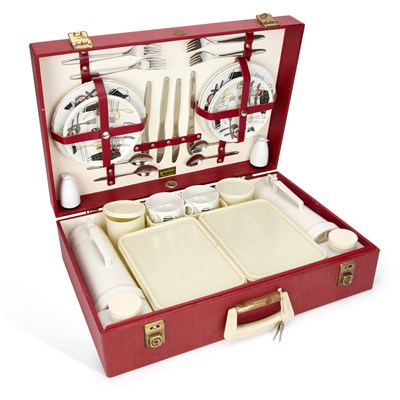 Lot 163 - A VINTAGE BREXTON PICNIC SET