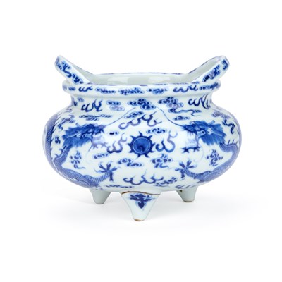 Lot 68 - A CHINESE BLUE AND WHITE PORCELAIN 'DRAGON' TRIPOD CENSER