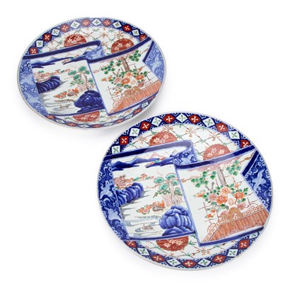 Lot 62 - A LARGE PAIR OF JAPANESE IMARI CHARGERS