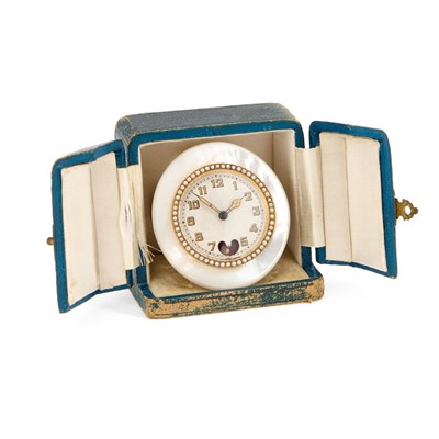 Lot 631 - A 20TH CENTURY SWISS BOUDOIR STRUT CLOCK