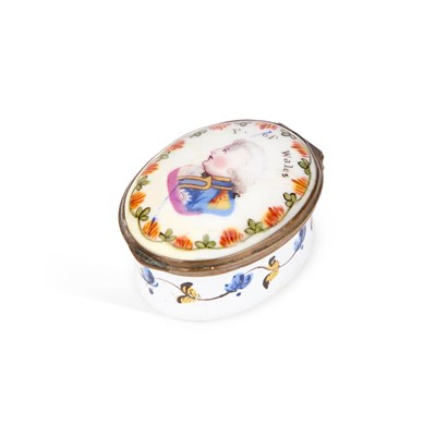 Lot 543 - A SOUTH STAFFORDSHIRE ENAMEL PATCH BOX