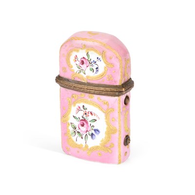 Lot 538 - A BILSTON ENAMEL SCENT BOTTLE CASE