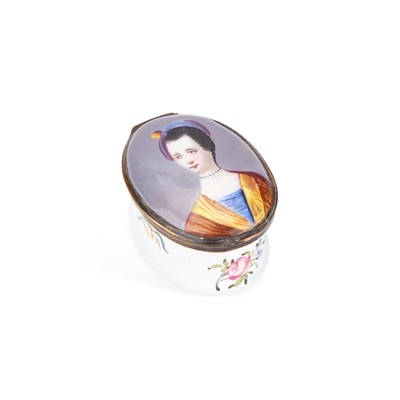 Lot 534 - A SOUTH STAFFORDSHIRE ENAMEL PATCH BOX