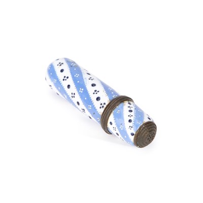 Lot 510 - A SOUTH STAFFORDSHIRE ENAMEL COMBINATION SCENT BOTTLE CASE AND THIMBLE