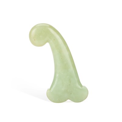 Lot 84 - A MUGHAL JADE DAGGER HANDLE