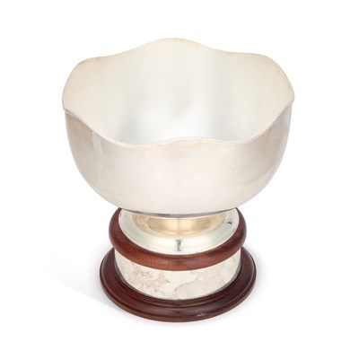 Lot 102 - A LARGE SILVER-PLATED PRESENTATION BOWL