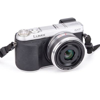 Lot 215 - A PANASONIC LUMIX DMC-GX7 DIGITAL CAMERA