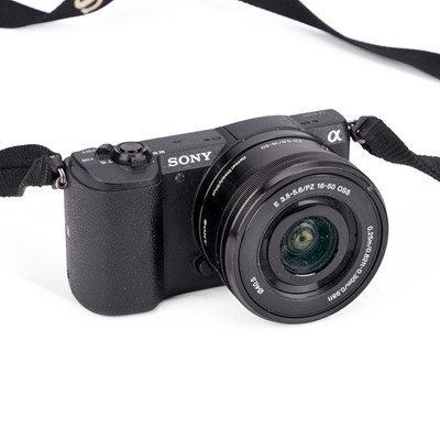 Lot 221 - A SONY A5100 APS-C MIRRORLESS DIGITAL CAMERA