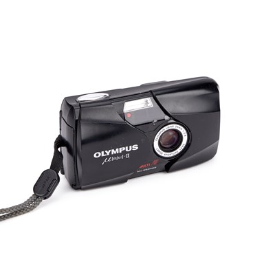 Lot 207 - AN OLYMPUS MJU-II ALL-WEATHER MULTI AF COMPACT CAMERA