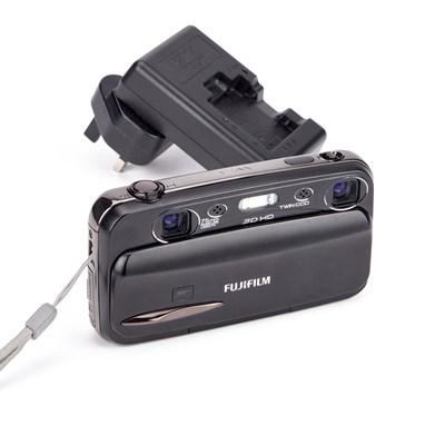 Lot 209 - A FUJIFILM FINEPIX REAL 3D W3 DIGITAL CAMERA