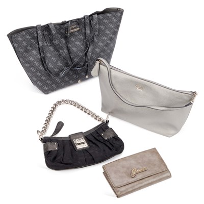 Lot 73 - A GROUP OF GUESS ACCESSORIES
