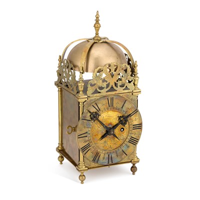 Lot 629 - AN EARLY 20TH CENTURY BRASS LANTERN FORM STRIKING CLOCK