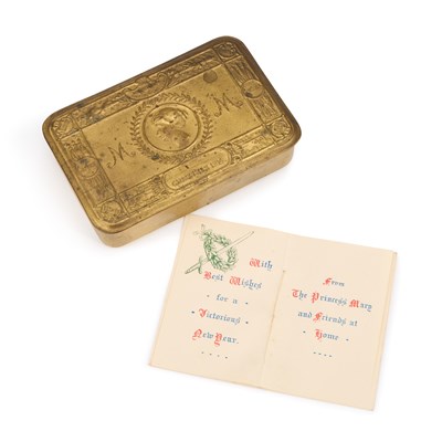 Lot 42 - A FIRST WORLD WAR PRINCESS MARY CHRISTMAS 1914 TIN AND 1915 NEW YEAR CARD