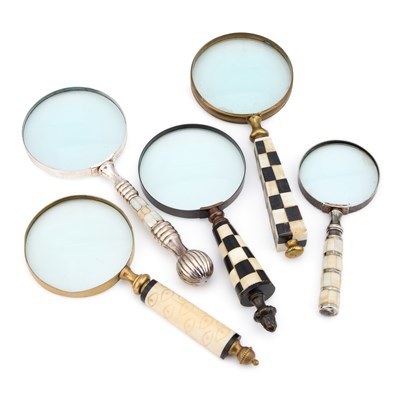 Lot 205 - A COLLECTION OF VINTAGE MAGNIFYING GLASSES