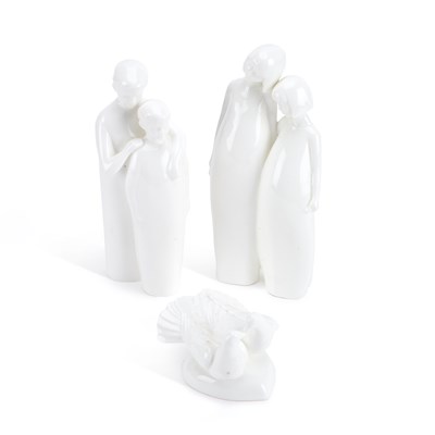 Lot 91 - ROYAL DOULTON IMAGES: TWO FIGURE GROUPS AND A DOVES GROUP