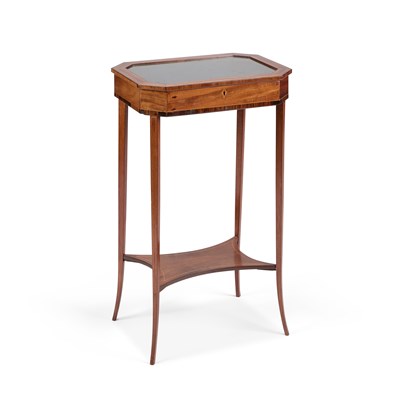 Lot 688 - AN EDWARDIAN STRING-INLAID MAHOGANY BIJOUTERIE TABLE