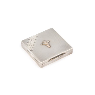 Lot 217 - AN ART DECO SILVER COMPACT