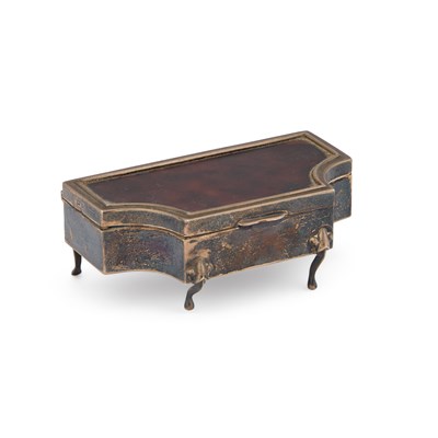 Lot 252 - A GEORGE V SILVER JEWELLERY BOX