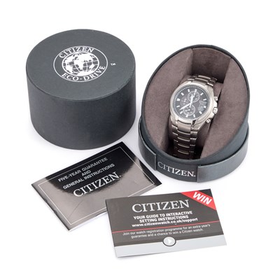 Lot 152 - A GENTS TITANIUM CITIZEN BRACELET WATCH