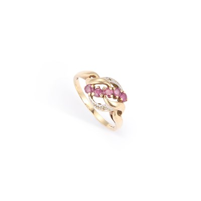 Lot 427 - A 9 CARAT GOLD RUBY RING