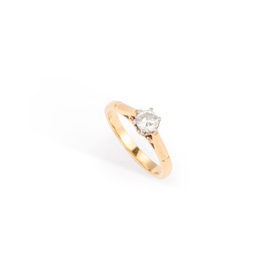 Lot 454 - AN 18 CARAT GOLD SOLITAIRE DIAMOND RING