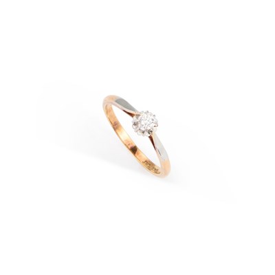 Lot 494 - A SOLITAIRE DIAMOND RING
