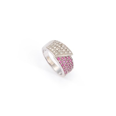 Lot 450 - A 9 CARAT WHITE GOLD RUBY AND DIAMOND CROSSOVER BAND RING
