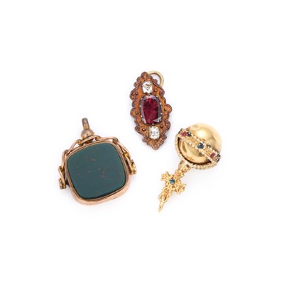 Lot 472 - A GROUP OF JEWELLERY