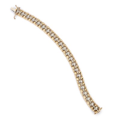 Lot 445 - A BI-COLOUR FANCY BRICK LINK BRACELET