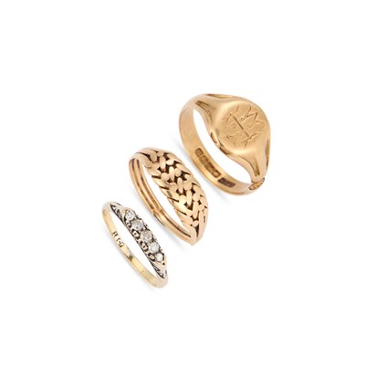 Lot 476 - THREE RINGS