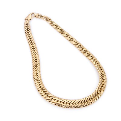 Lot 434 - A 9 CARAT GOLD GRADUATED HERRINGBONE LINK CHAIN NECKLACE