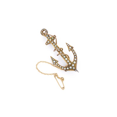 Lot 466 - A LATE 19TH/ EARLY 20TH CENTURY SEED PEARL HOPE ANCHOR BROOCH