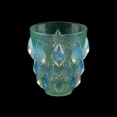 Lot 18 - RENÉ LALIQUE (FRENCH, 1860-1945), A 'RAMPILLON' VASE