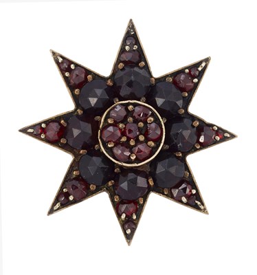 Lot 1793 - A 19TH CENTURY GARNET STAR BROOCH