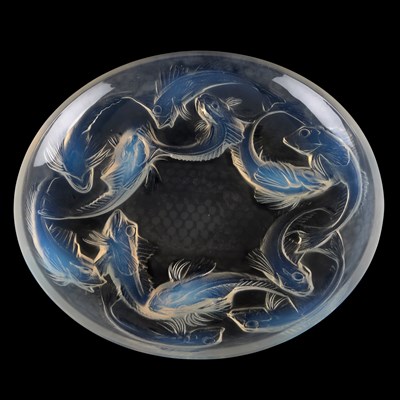Lot 14 - RENÉ LALIQUE (FRENCH, 1860-1945), A 'MARTIGUES' SHALLOW BOWL
