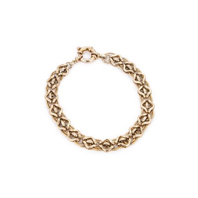 Lot 423 - A FANCY LINK BRACELET
