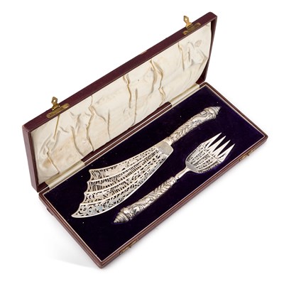Lot 348 - A FINE PAIR OF VICTORIAN SILVER FISH SERVERS
