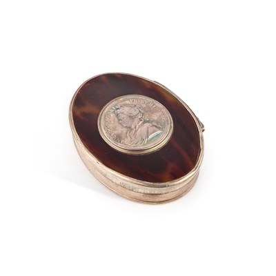 Lot 395 - A GEORGE I SILVER AND TORTOISESHELL OVAL SNUFF BOX