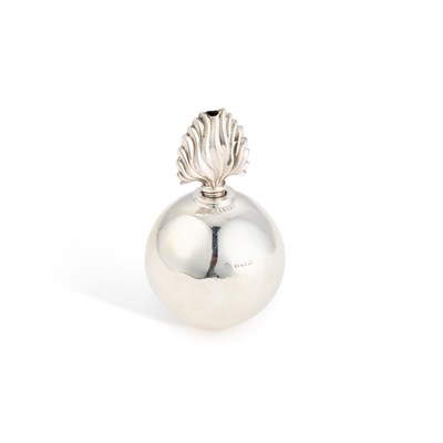 Lot 237 - A GEORGE V SILVER 'GRENADE' TABLE LIGHTER