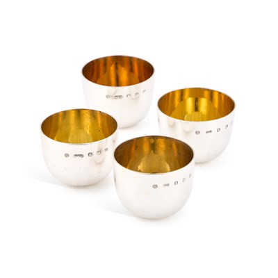 Lot 206 - A SET OF FOUR ELIZABETH II SILVER TUMBLER CUPS