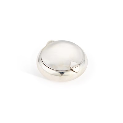 Lot 265 - AN EDWARDIAN SILVER SQUEEZE SNUFF BOX