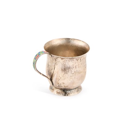 Lot 251 - AN ARTS AND CRAFTS SILVER AND ENAMEL MUG
