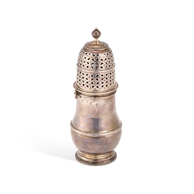 Lot 402 - A LARGE QUEEN ANNE BRITANNIA SILVER SUGAR CASTER