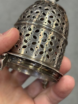 Lot 584 - A LARGE QUEEN ANNE BRITANNIA SILVER SUGAR CASTER