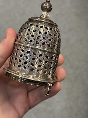 Lot 584 - A LARGE QUEEN ANNE BRITANNIA SILVER SUGAR CASTER