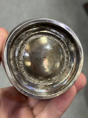 Lot 584 - A LARGE QUEEN ANNE BRITANNIA SILVER SUGAR CASTER
